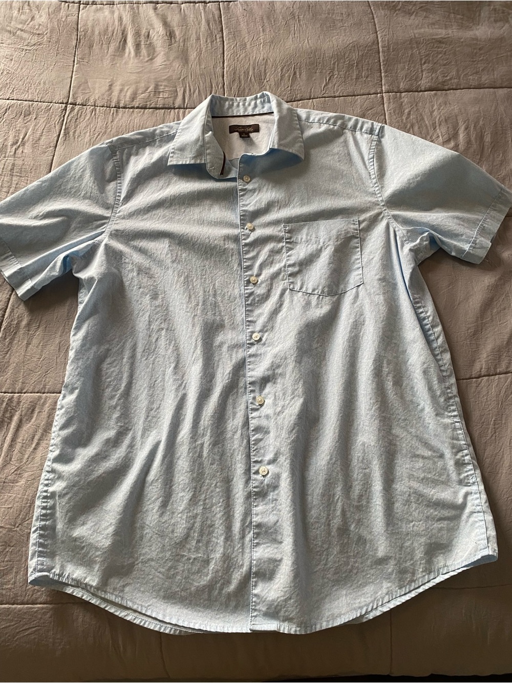 Light Blue Short-Sleeve Casual Button-Down Shirt